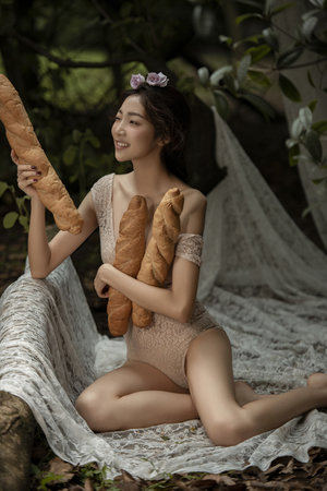 穿越后每天都在哄暴君