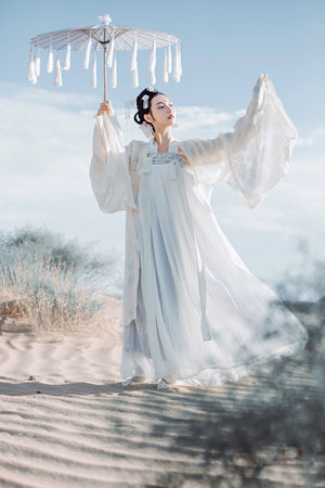 女王她为了保命去修炼